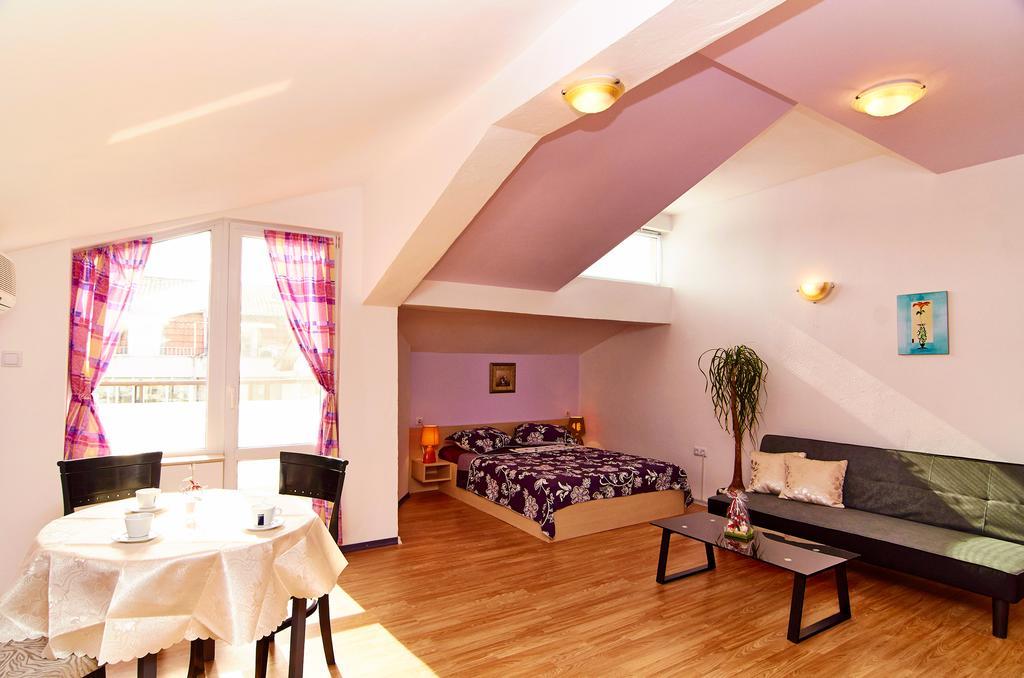 Batak Studio Burgas Stad Kamer foto
